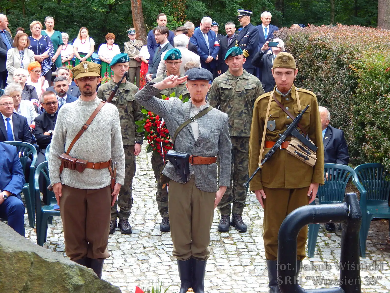 Uroczystość patriotyczna z udziałem rekonstruktorów